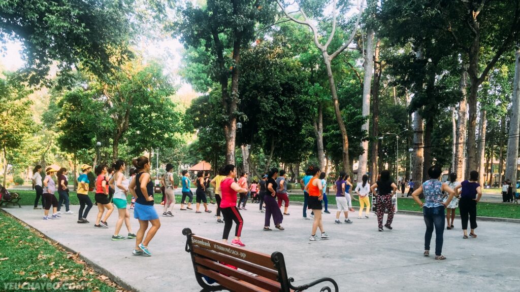 Vietnam Morning Exercise: Why Locals Fill the Parks at Dawn (and What European Travellers Should Know) 1 Cong Vien Tao Dan 02