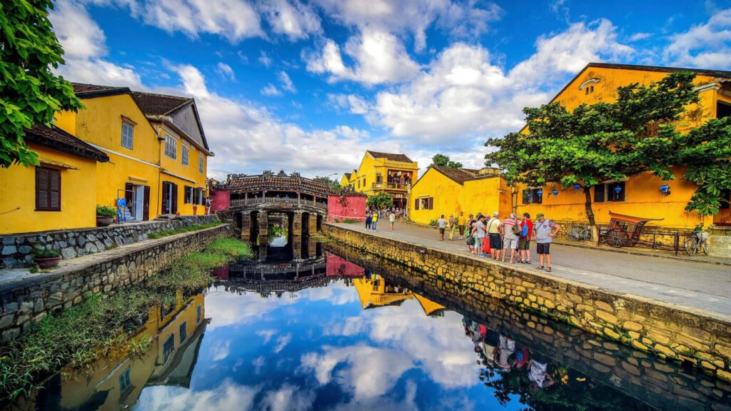 Hoi An walking tour — lantern-lit Ancient Town at night, Thu Bon River reflections, UNESCO World Heritage Site
