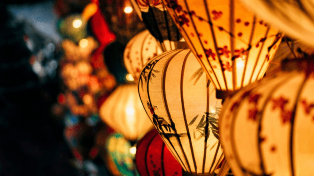 Hoi An Lantern Festival 2026: Dates & the Hidden Meaning Behind the Lights 1 long den pho 1
