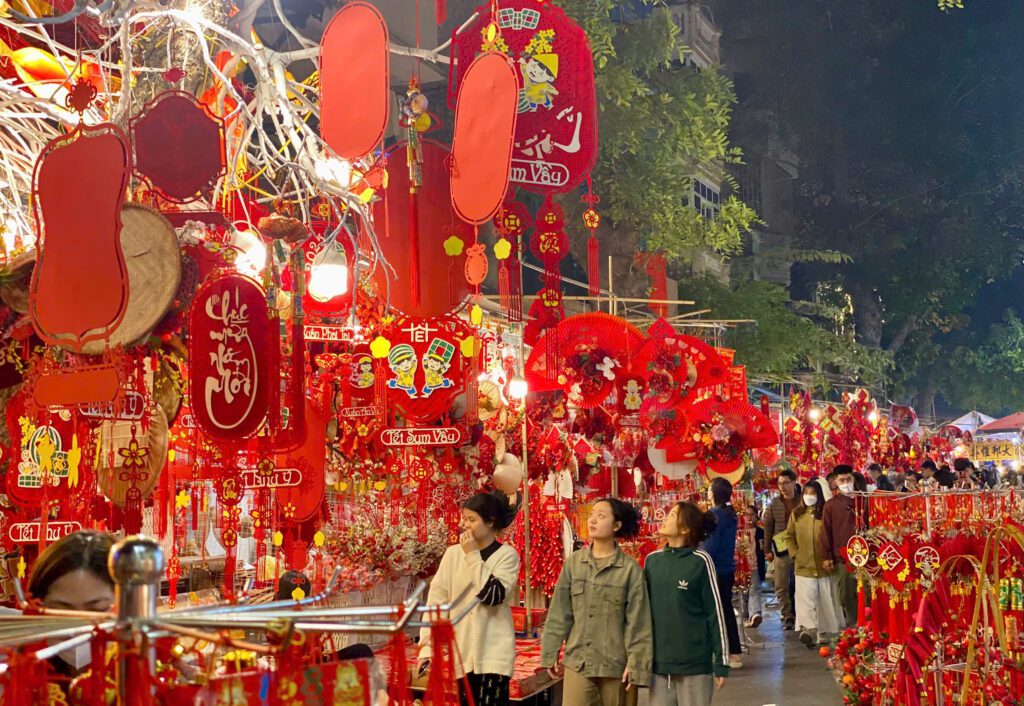 Tet Nguyen Dan 2027: The Complete Travel Agent Guide to Vietnam’s Biggest Festival — Dates, Traditions, and Selling Points 3 hang ma 17373606135102081963440