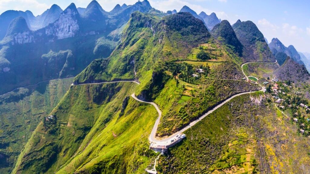 the adventour road in ha giang loop