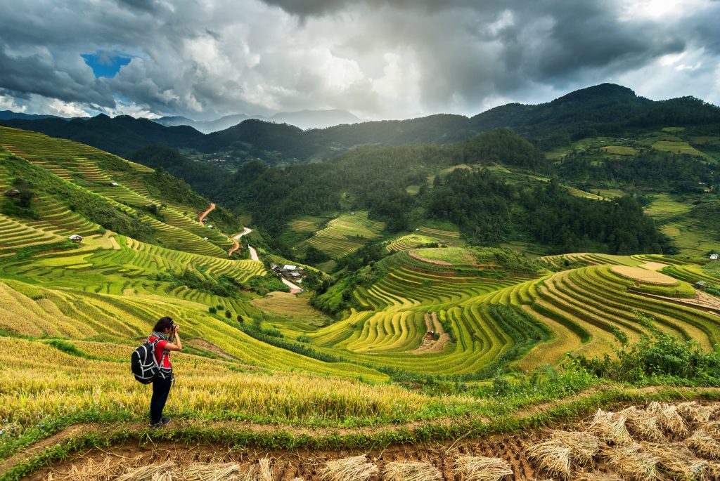 traaveler take picture at rice fields on terraced 2024 02 23 05 03 55 utc 2