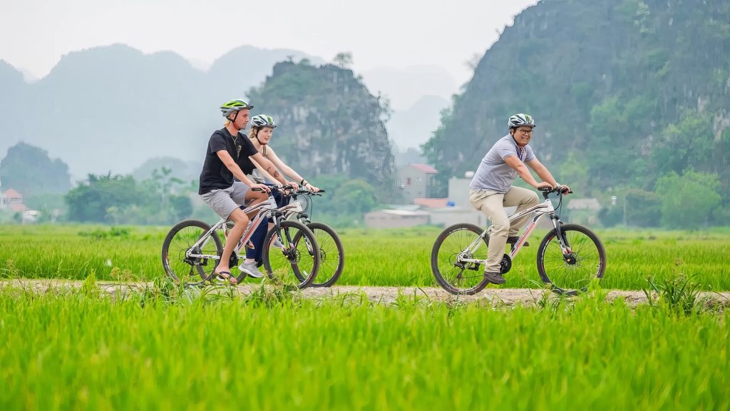 Vietnam Welcomes Nearly 10.7 Million Visitors in Just Six Months - Here's Why Travel Businesses Should Pay Attention 4 KKXINsu topaz enhance 3.8x faceai