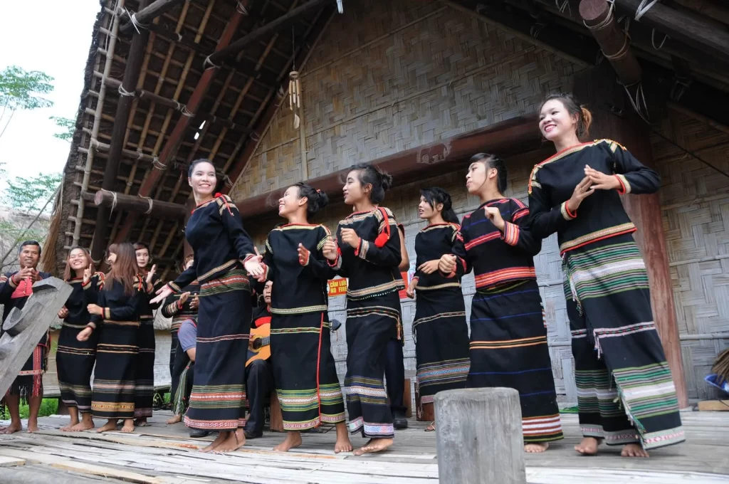 trang phuc dan toc e de 1 jpg fcl6