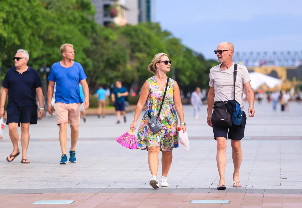 Vietnam Welcomes Nearly 10.7 Million Visitors in Just Six Months - Here's Why Travel Businesses Should Pay Attention 3 khach quoc te nhat thinh 16853471654612085248348.jpg