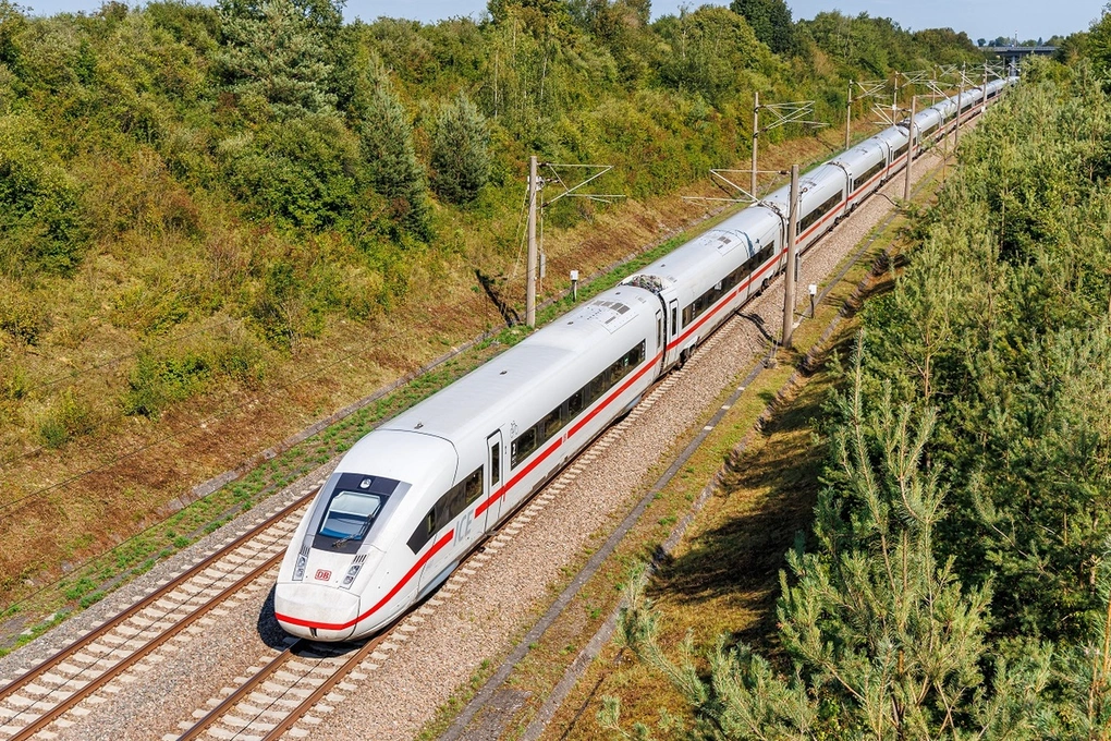 Hanoi to Ha Long Bay in 23 Minutes: Vietnam's First High-Speed Railway and What It Changes 4 de xuat loat co che hoi cho nha dau tu tuyen duong sat cao toc bac nam 1762151538554