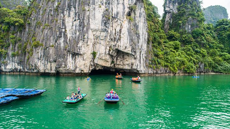 Beyond Halong Bay: Why Lan Ha Bay Is the Better Cruise Experience for Your Clients (And How to Sell It) 3 images 26