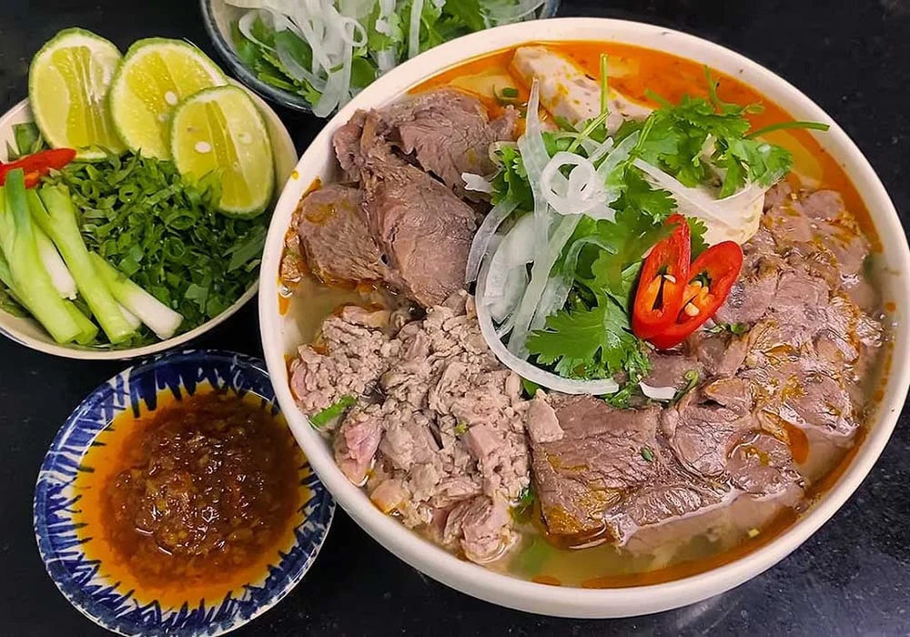 cach nau bun bo hue chuan vi hue.jpg