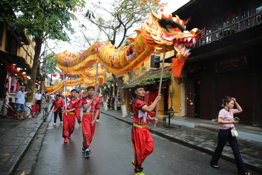 Vietnam Cultural Events 2027: The Travel Agent's Calendar for January to June 7 z7586413914285 95e9fd75b00072b0bb6e412bddce4b4c 31001611952190039620186