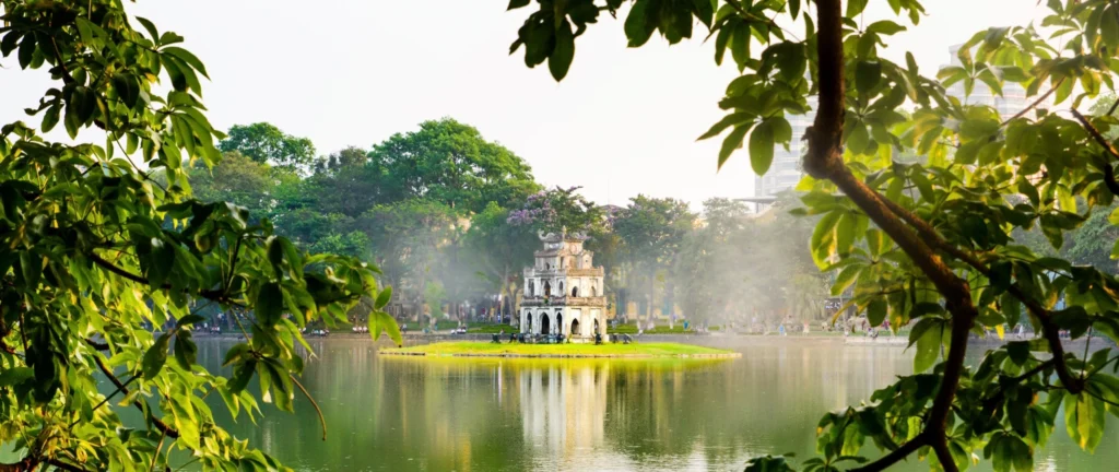Hanoi in 2–4 Days: A Short Program Built from VietOne Tours 1 Hanoi itinerary: Hoan Kiem Lake and the red The Huc Bridge