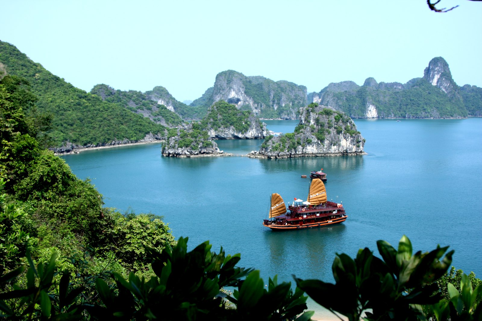 Vietnam Tour and Beach 2027: How to Combine Two or Three Weeks of Touring with Proper Beach Time 2 Traditional junk boat cruising among limestone karsts in Ha Long Bay
